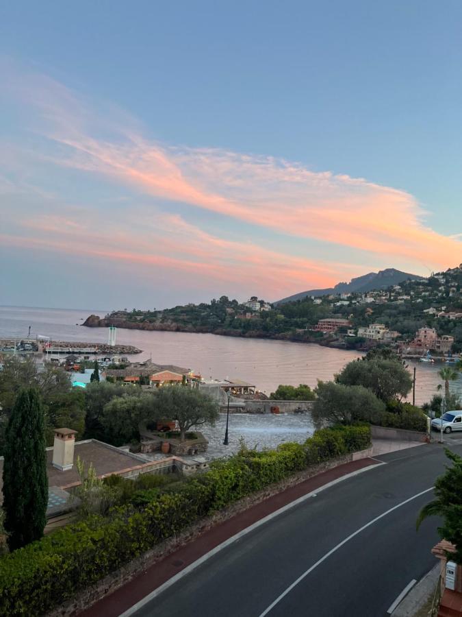 Appartement Avec Vue Mer Et Piscine Théoule-sur-Mer Eksteriør bilde